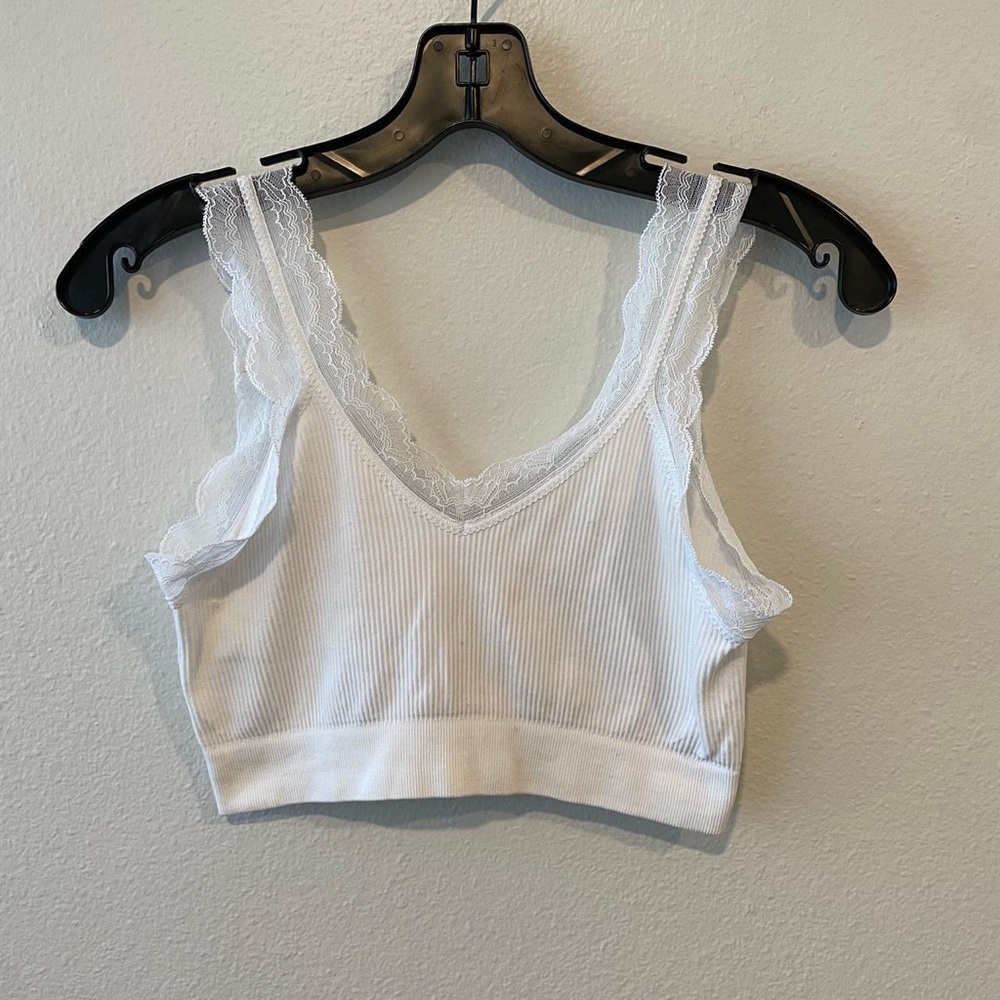 Chic White Lace Strap Crop Top